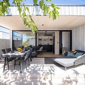 Arcadia Eco-luxe Mobile Homes With Infinity Pool By Oiko Collection Villa Privlaka (Zadar)