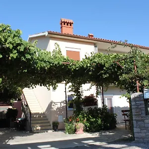 Lori Apartment Pula